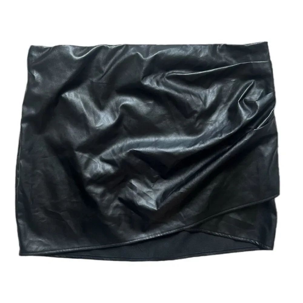 Womens Shein Curve Black Vegan Leather Crossover Mini Skirt - Sz 3X
